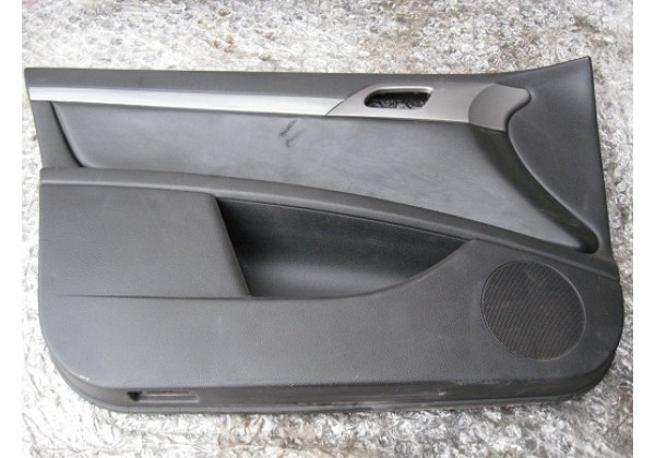 обшивка лівої передньої дверки Peugeot 407,1.6hdi,9645545277
